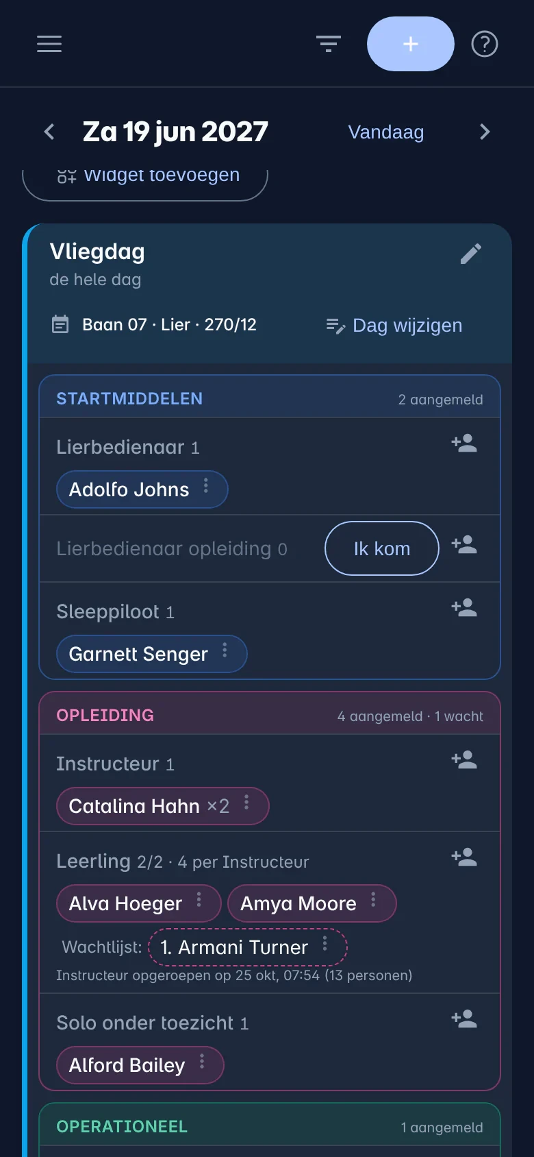 De kalender op een gsm: de dag met Op deze dag en daaronder de kaart van het clubfeest