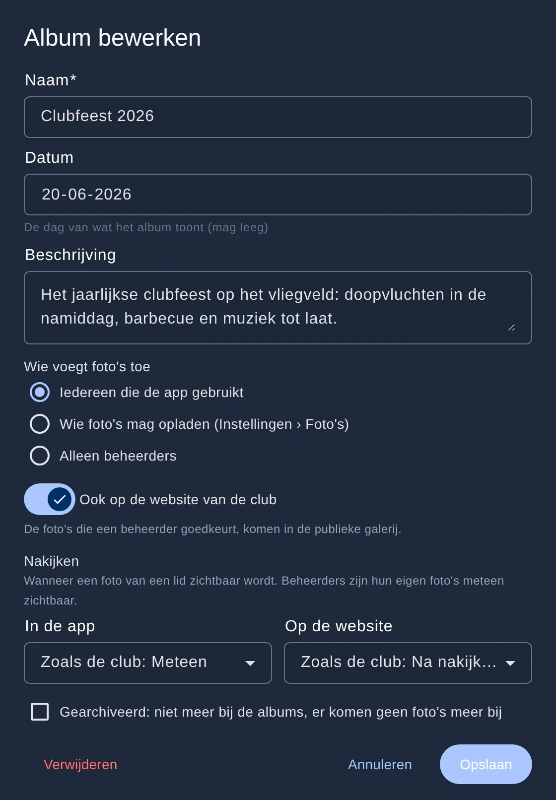 Het venster Album bewerken: naam, datum, beschrijving, wie foto's toevoegt, ook op de website, en Nakijken in de app en op de website