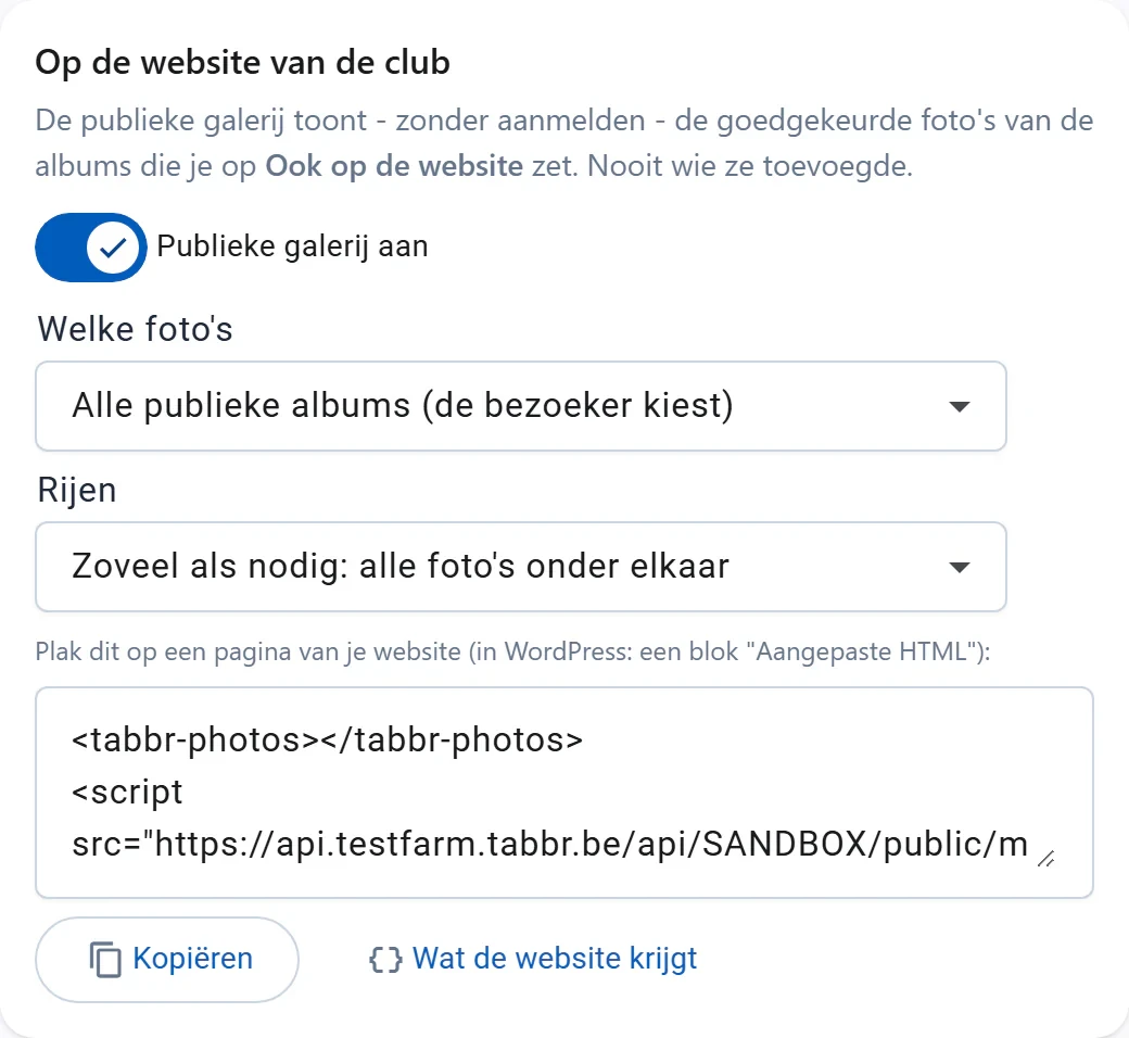 Het deel Op de website van de club: Publieke galerij aan, welke foto's, het aantal rijen, en de code om op je website te plakken met de knop Kopiëren