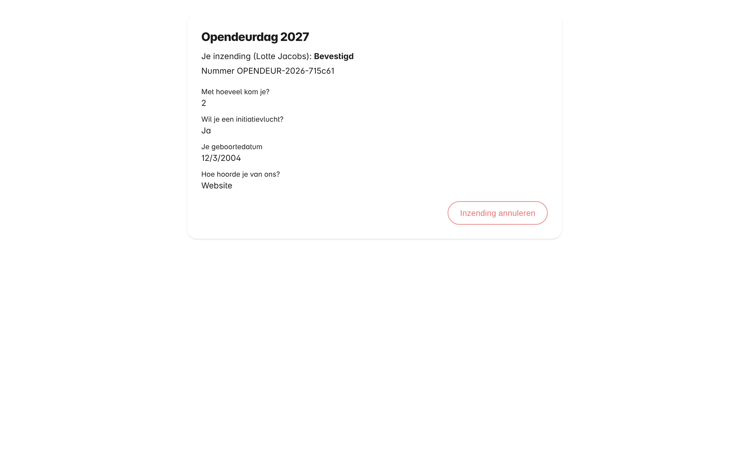 Een publieke inzending via de persoonlijke link: de status Bevestigd, het nummer, de antwoorden en Inzending annuleren