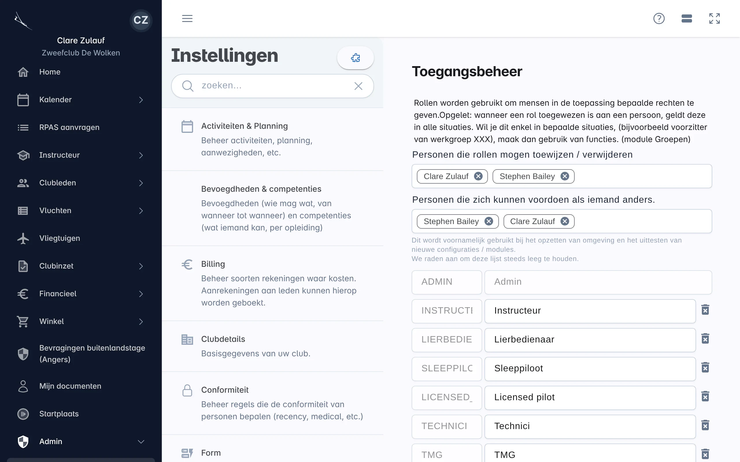 De instellingen van Toegangsbeheer met de lijst van rollen en wie rollen mag toekennen
