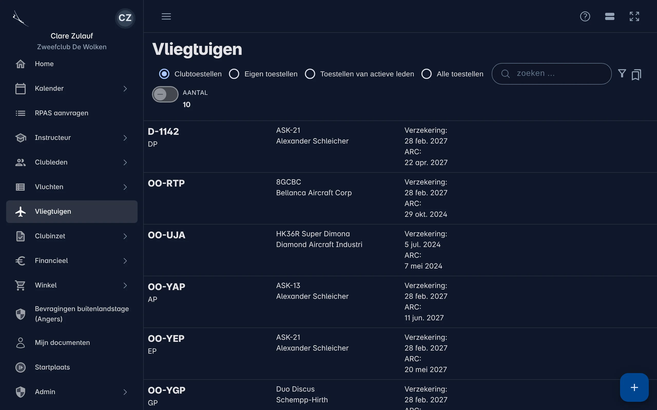 De lijst van vliegtuigen met immatriculatie, type, constructeur en de vervaldatums van verzekering en ARC